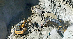 Close up of the accident scene – note the “Rosco” excavator.